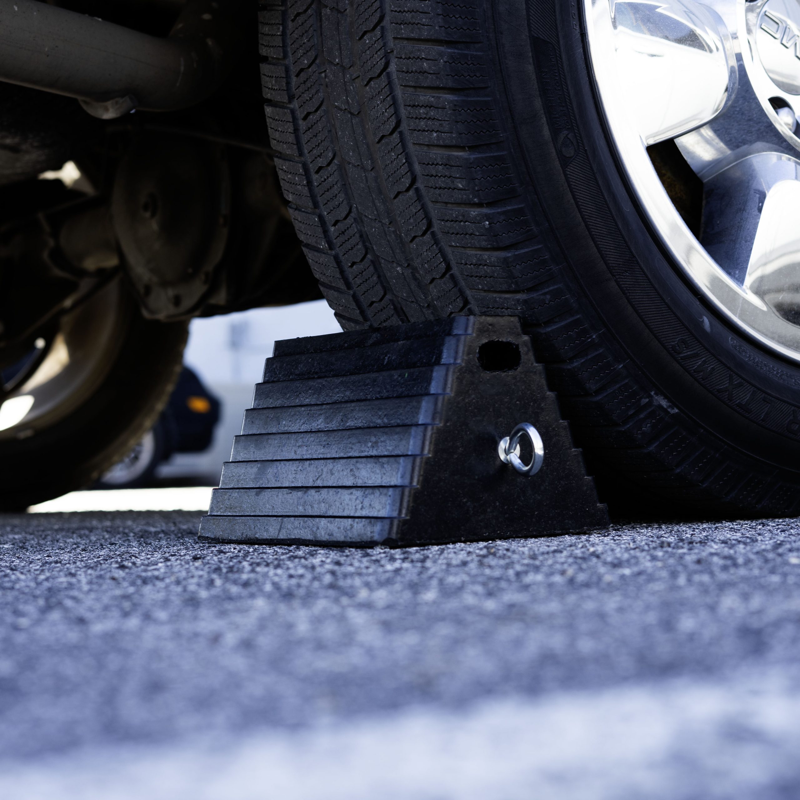 Rubber Standard Wheel Chock (10 x 8 x 6 in.) - Image 3