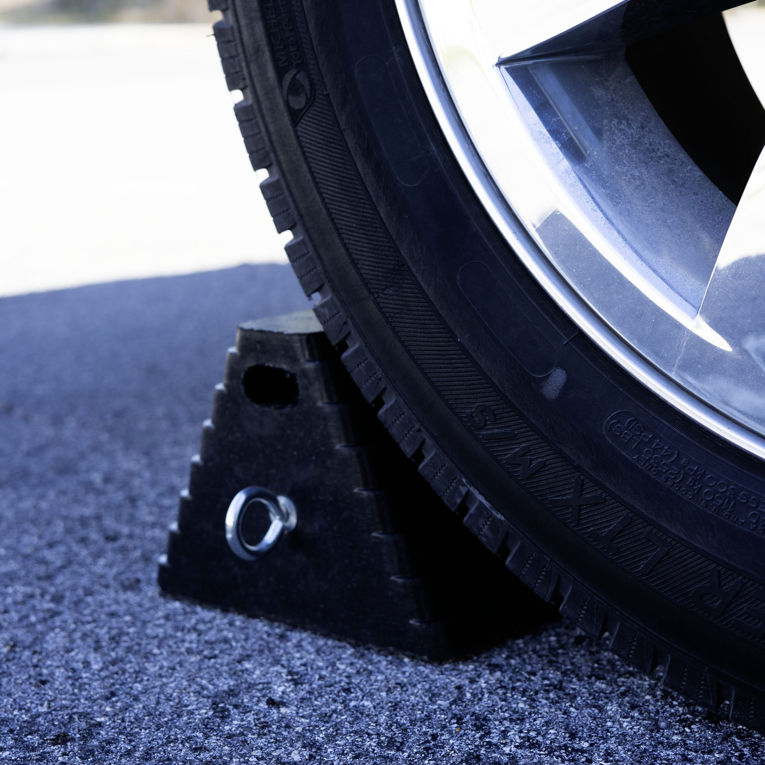 Rubber Standard Wheel Chock (10 x 8 x 6 in.) - Image 4